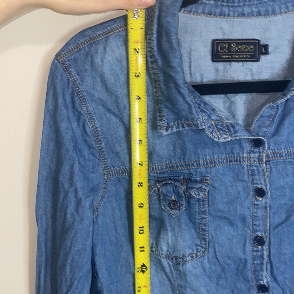 🪼Adorable Faux Jean Button up top Size Large! - Picture 4 of 6